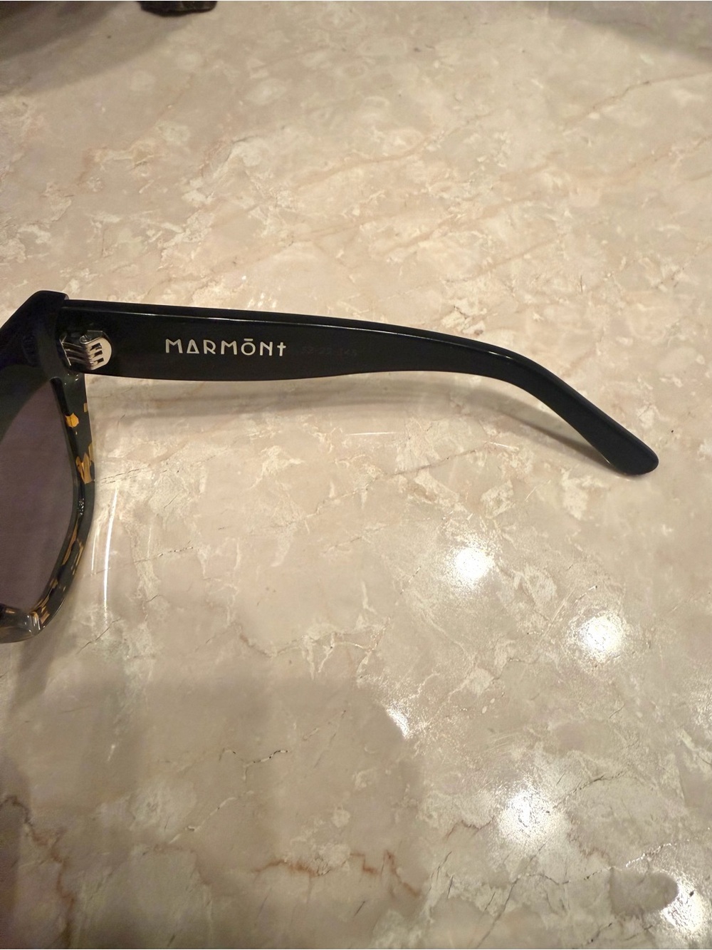 ❌SOLD❌ Valley Marmont, Black with Gold Fleck, Cat-Eye Sunglasses, Tags and Case. - Picture 4 of 5